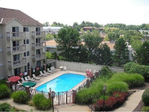 Days Inn and Suites - St. Louis / Westport Plaza